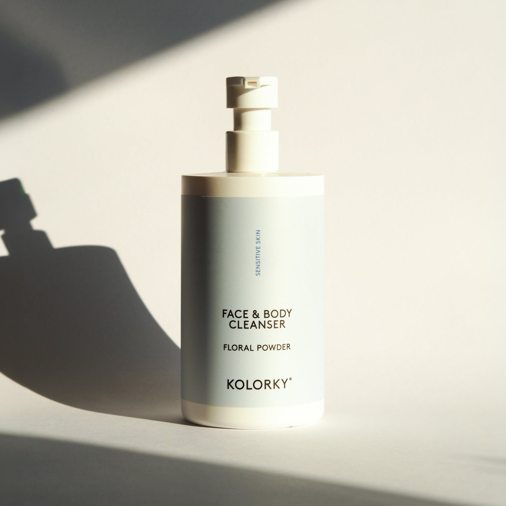 Čistiaci prípravok na tvár a telo Sensitive, kvetinový prášok, 290 ml